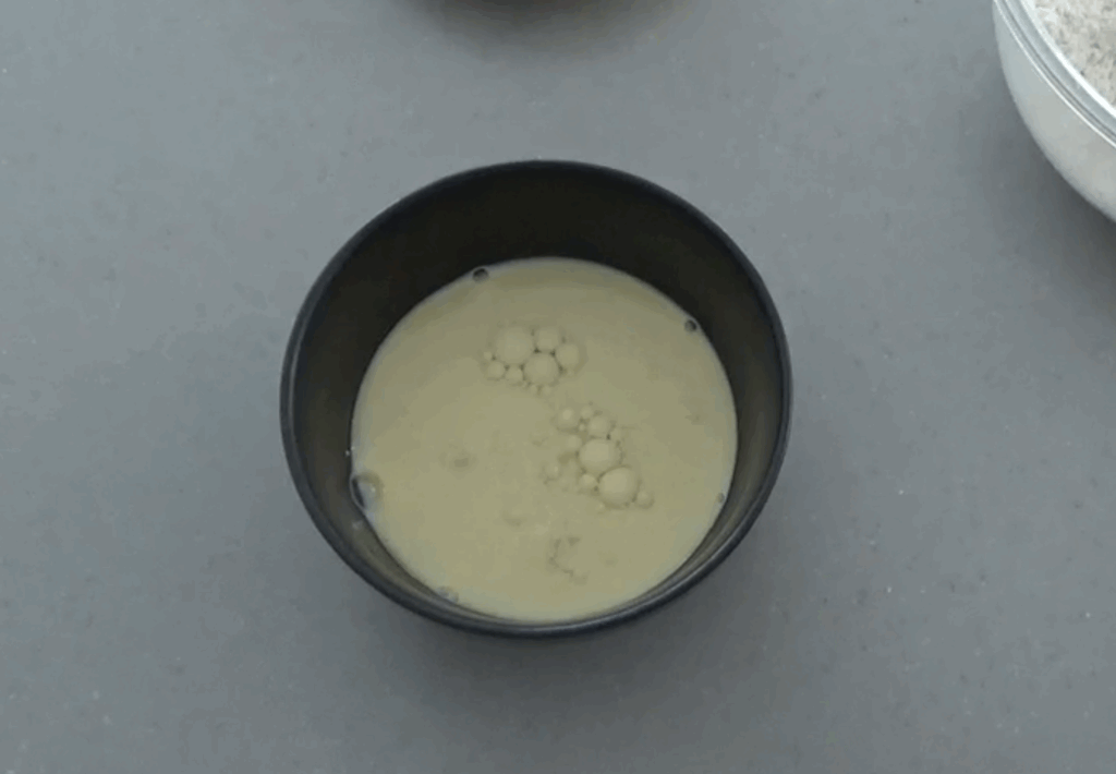 液体(豆乳・油・酢)を入れたもの